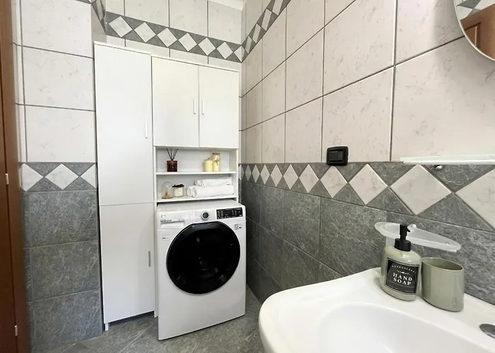 - 1 Living Self Check-in Apartment